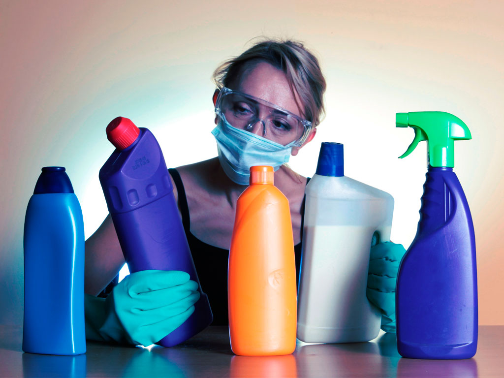 Desde una intoxicación hasta la muerte: los riesgos de algunos productos de  limpieza y sus combinaciones